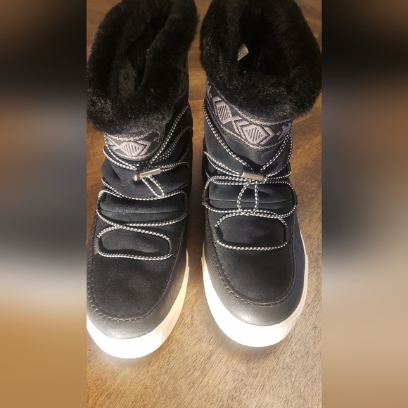 Tom's Alpine Round Toe Stylish Black Winter Boots Size 6 - Picture 5 of 15